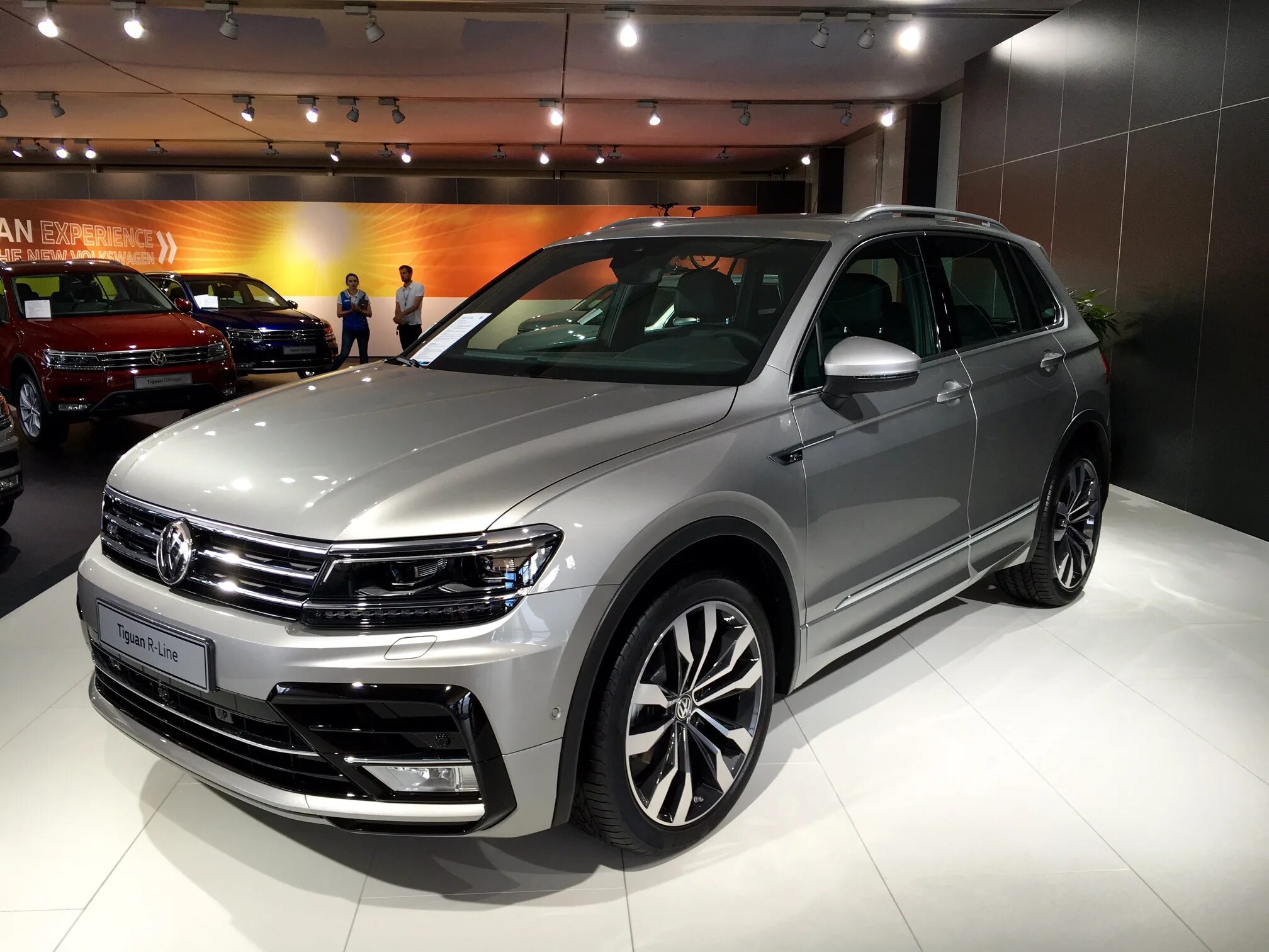Фольксваген тигуан 2025 фото. Vw tiguan 2025. volkswagen tiguan exclusive 2018. vw tiguan 2025 sportline серый. фольксваген тигуан 2018 серый.