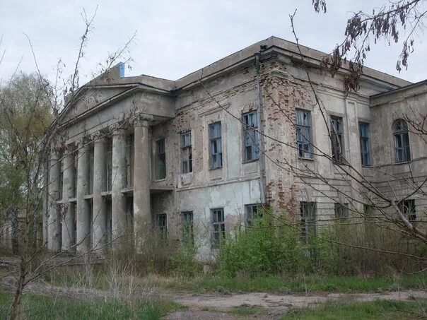 Лнр луганск александровск панский дом. Луганск). Усадьба ширинского-шахматова, александровск,. Луганск). Усадьба юзбаша в александровске луганск.