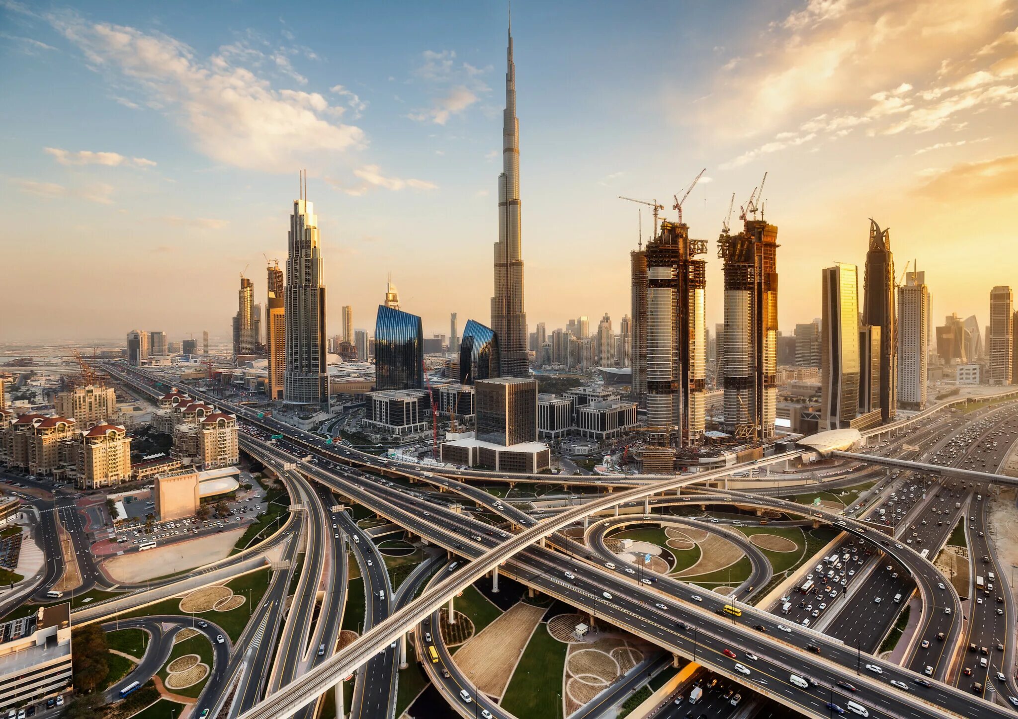 Дубай потом 2024. Объединённые арабские эмираты Дубай. Дубай столица. Даунтаун ОАЭ. Дубайский Скайлайн.