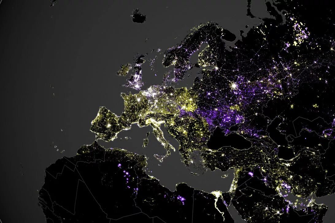 Россия из космоса ночью. Ночная Европа из космоса. Европа из космоса ночью. Снимок Европы из космоса.
