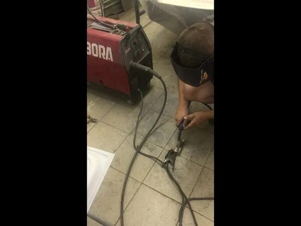 Видео как варить полуавтоматом порошковой проволокой. Сварка порошковой проволокой полуавтоматом без газа. сварка флюсовой проволокой без газа полярность. проволока для сварки без газа на полуавтомат. сварка полуавтомат без газа.