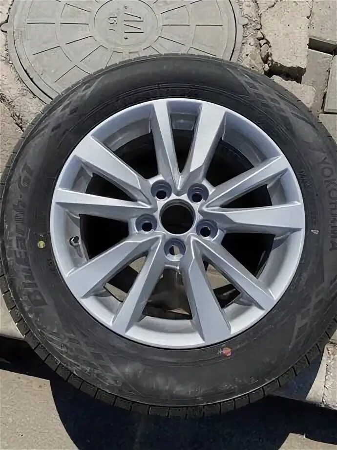 Колесо toyota corolla. Диски резина на камри 18 б/ у. Авито резина на тойота камри. Авито резина на тойота камри. Покрышки мишлен на камри 70.