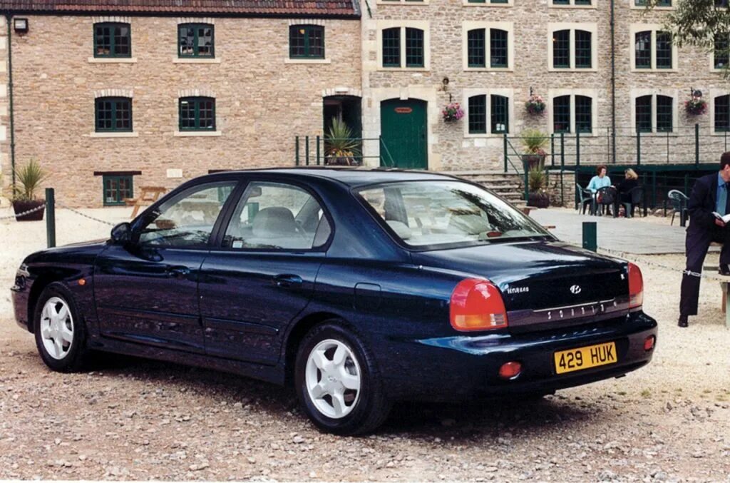 Соната 2 поколения. Hyundai Sonata 4 поколения. Соната Хендай 1999 4 поколение. Hyundai Sonata 1 поколение. Hyundai Sonata EF 4 поколение.