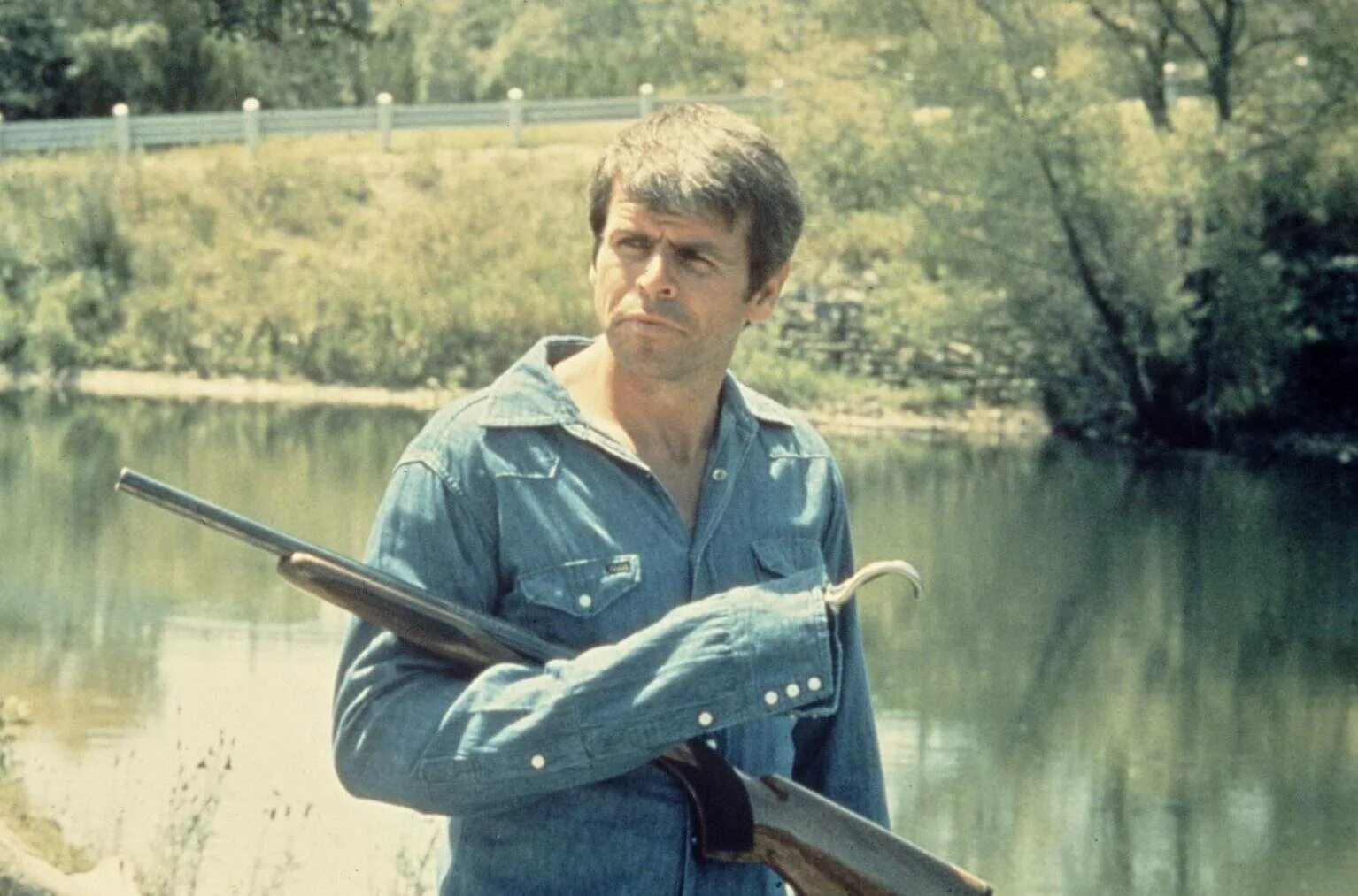 раскаты грома 1977. гремящий гром 1977. гремящий гром 1977. линда хэйнс. раскаты грома фильм 1977.