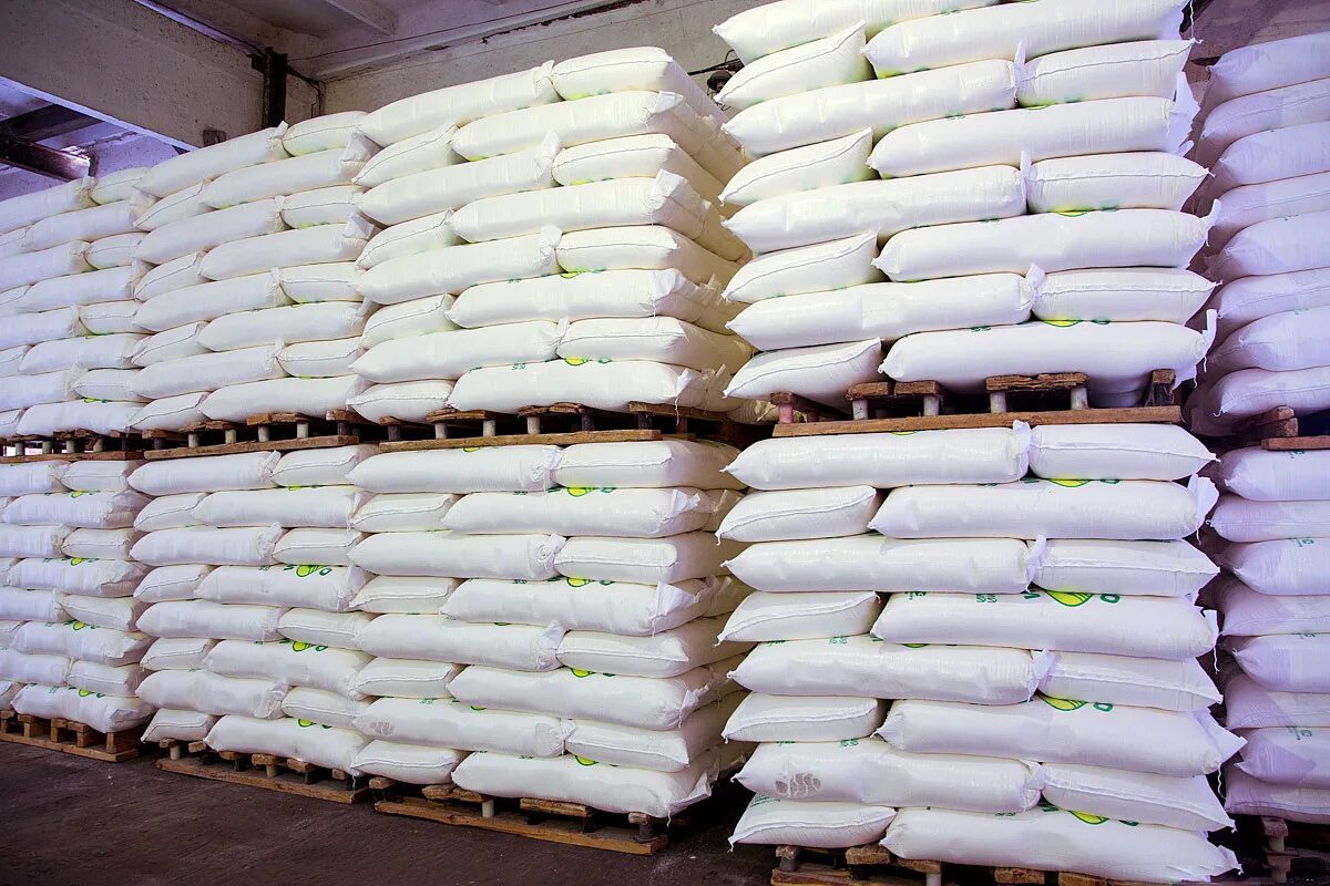 Тонна опт. Пеллеты серые 6мм (биг-беги). Складирование муки на складе. Мешок муки 50кг склад. Пеллеты в мешках на поддонах на складе.