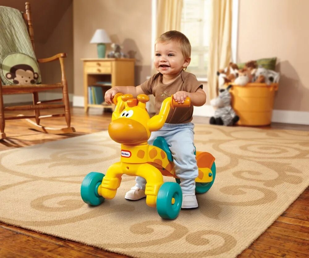 Ребенку 2 года какие игрушки. Каталка Жираф little Tikes. Беговел little Tikes. Игрушки для годовалого мальчика. Игрушки для мальчиков 1 год.