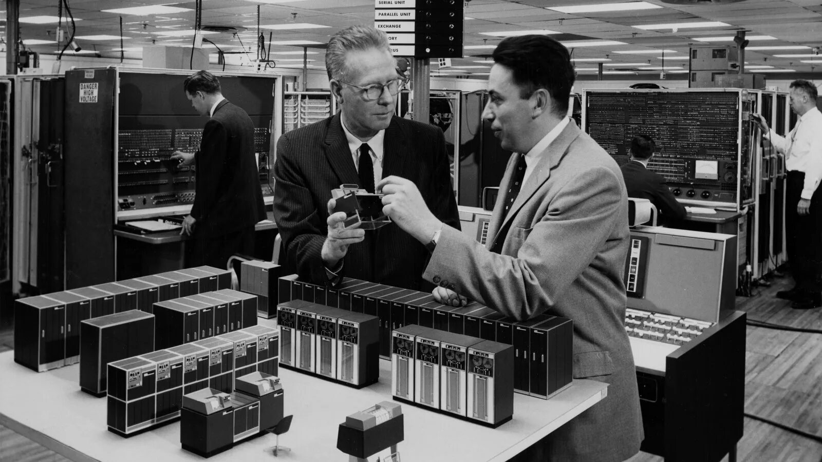12 ibm. Мэйнфреймы ibm 1960. ibm 7030. ibm 7030 stretch. мэйнфреймы 1950.