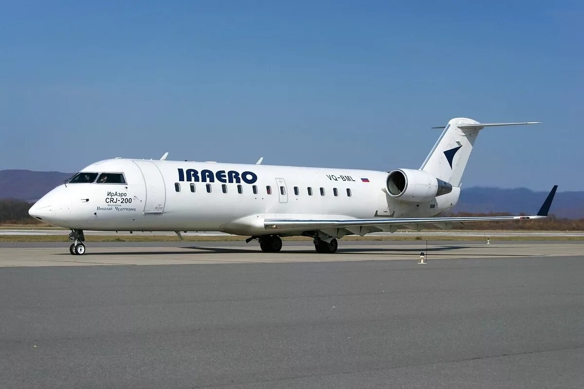 Bombardier crj 200. Бомбардир CRJ 200. Бомбардье 200 ИРАЭРО. ИРАЭРО Bombardier CRJ-200 er. CRJ-200.