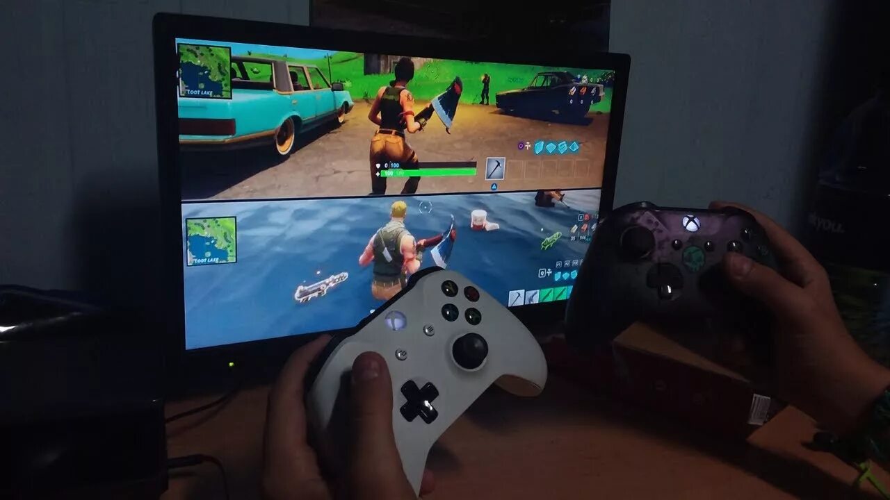 Xbox series s фортнайт. ФОРТНАЙТ на ps4 сплит скрин. Xbox Fortnite консоль. ФОРТНАЙТ пс4 Разделение экрана. ФОРТНАЙТ на 4 Xbox сплит скрин.