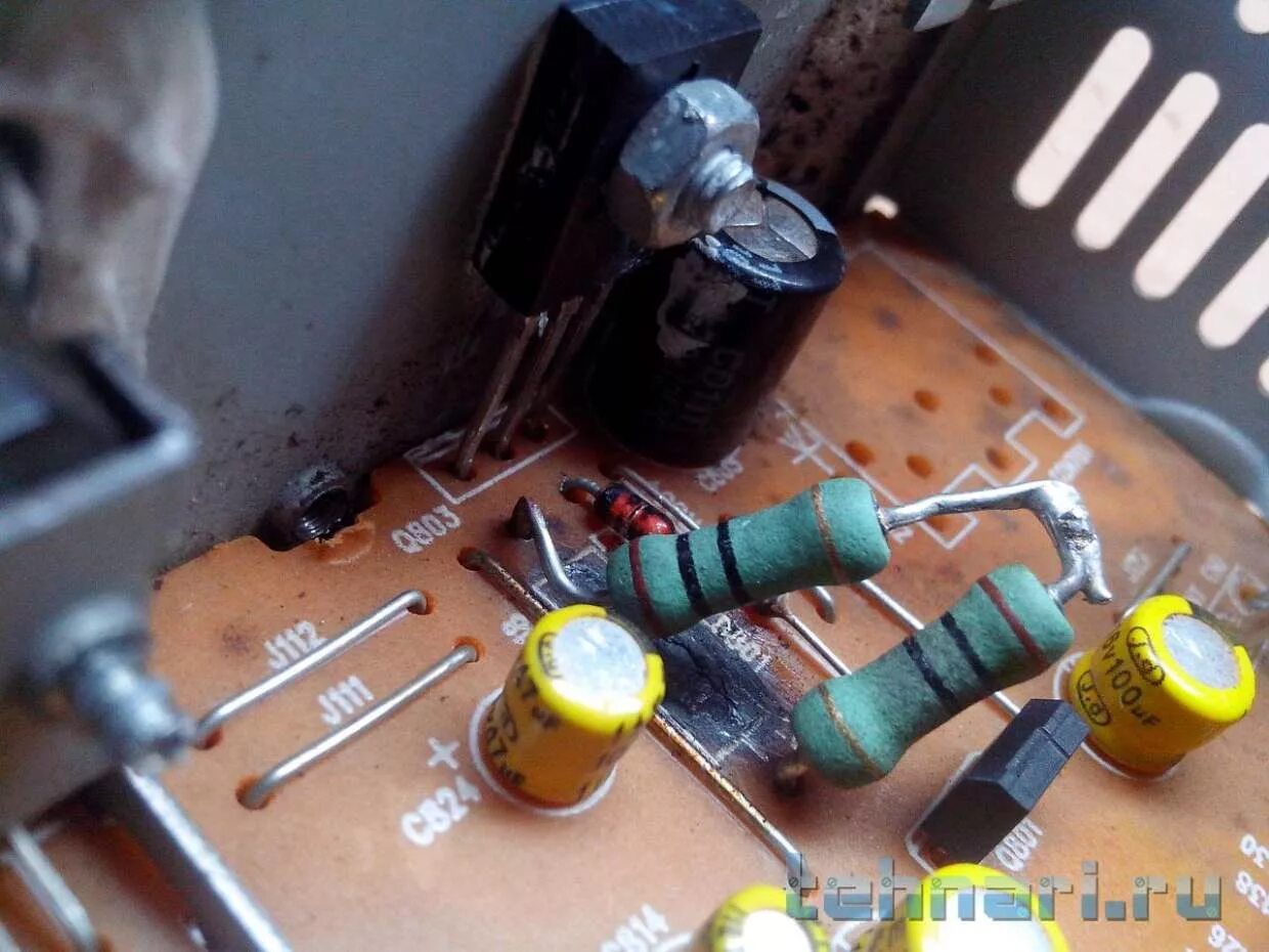 Греется резистор снаббера под нагрузкой. Резистор тахометра ваз 2108. Греется резистор. Конденсаторы в плате панели приборов. Сильно греется резистор в панели.