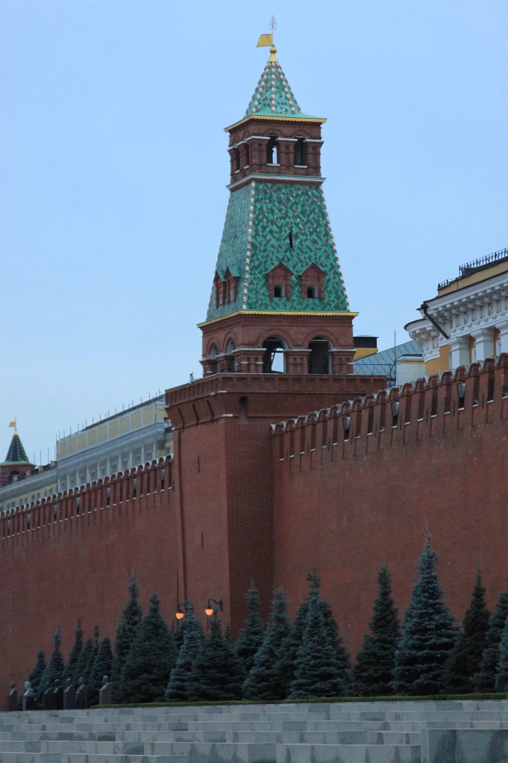 Кремлевский цвет. Сенатская башня Московского Кремля. Сенатская башня Московского Кремля архитектура. Сенатская башня Кремля фото. Кремль Сенатский.