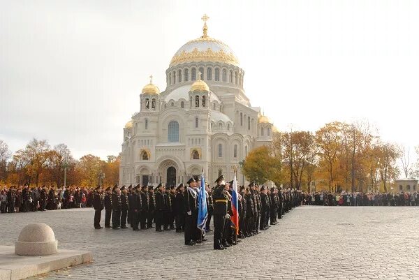 Якорная площадь в Кронштадте парад. Кронштадт технологии.