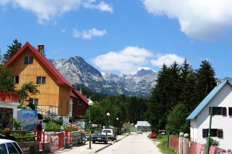 Жабляк черногория. Черногорье Жабляк. Zabljak Черногория. Жабляк Черногория курорт. Жабляк Черногория летом.