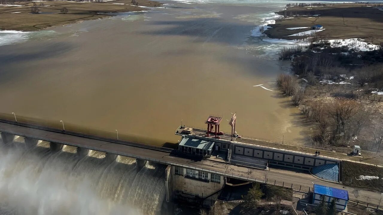 Сергеевское водохранилище. Гилевское водохранилище плотина. Наводнение.