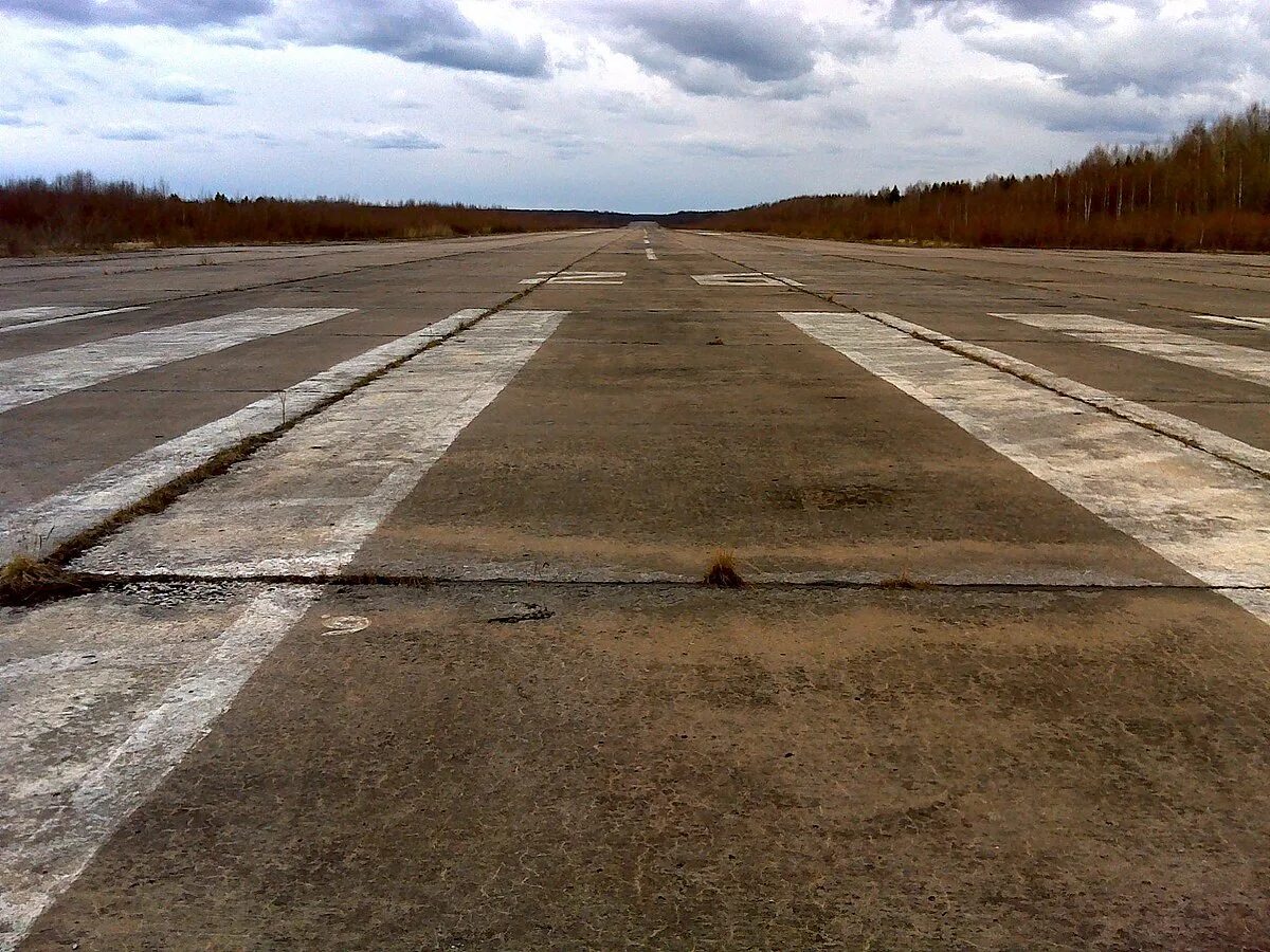 Аэродром Катунино. Военный аэродром Лахта. Взлетная полоса Катунино. Военный аэродром взлётная полоса. Впп вс рф