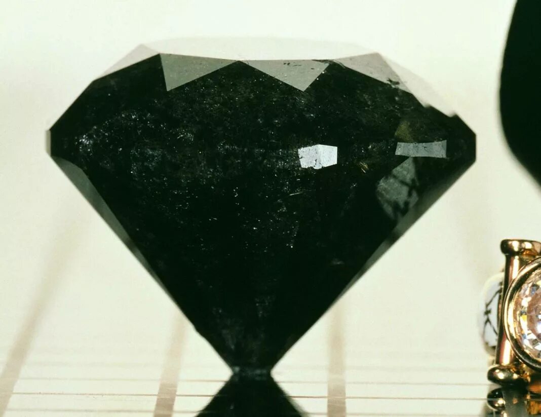 Черный кристалл какой цвет