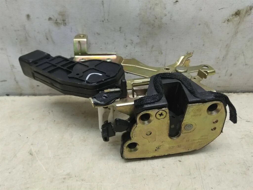 Лифан задняя дверь замок. Лифан задняя дверь замок. Замок передней правой двери lifan x60. Замок двери лифан myway. S6205210 lifan.