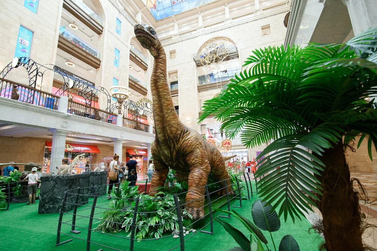 мир динозавров. парк динозавров в душанбе. цдм динозавры на каникулах. выставка динозавров. фестиваль динозавров.