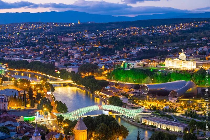 Храм метехи тбилиси. Столица грузии тифлис. Древн тбилиси столица грузии. Грузия столица тбилиси достопримечательности. Тбилиси старый город 2022.