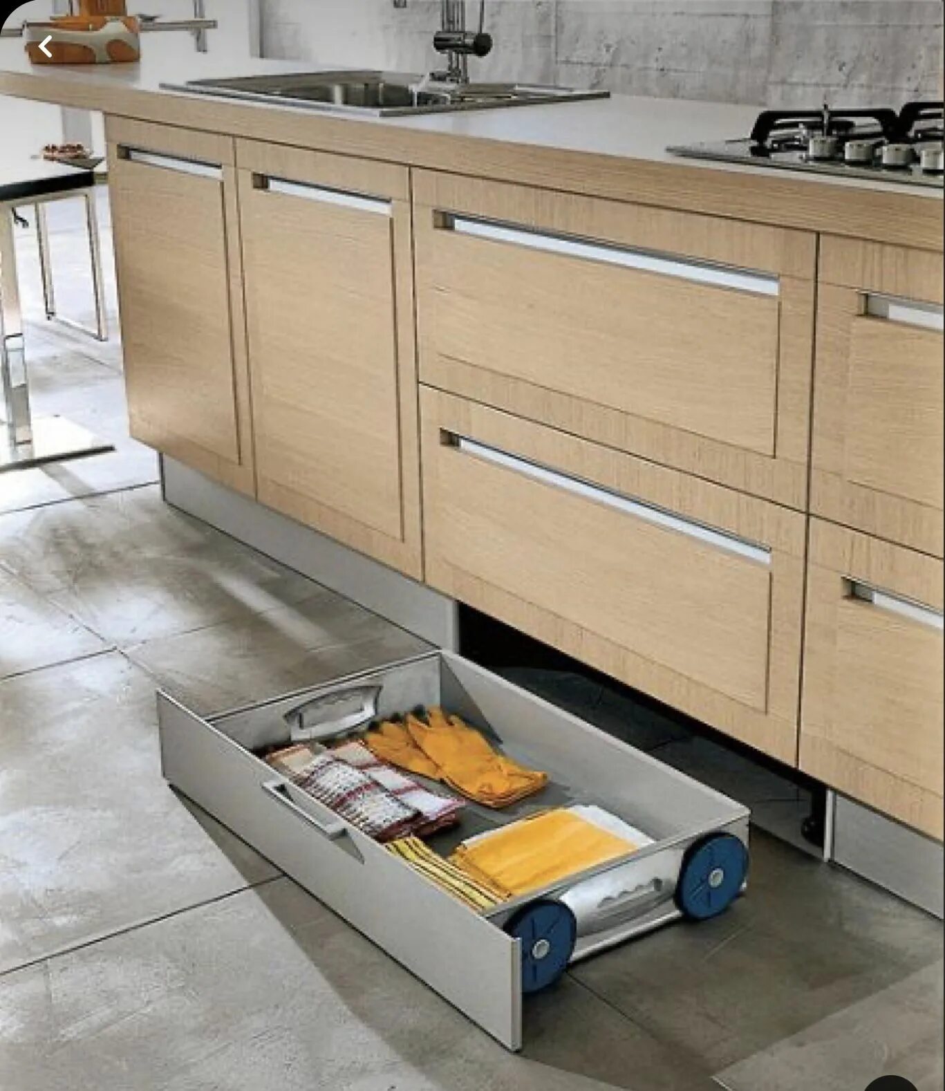 Цоколь под кухню. Hafele цокольный ящик. выдвижной ящик под цоколь trolley system, 18.030. выдвижной цоколь blum. ящик под цоколь блюм.