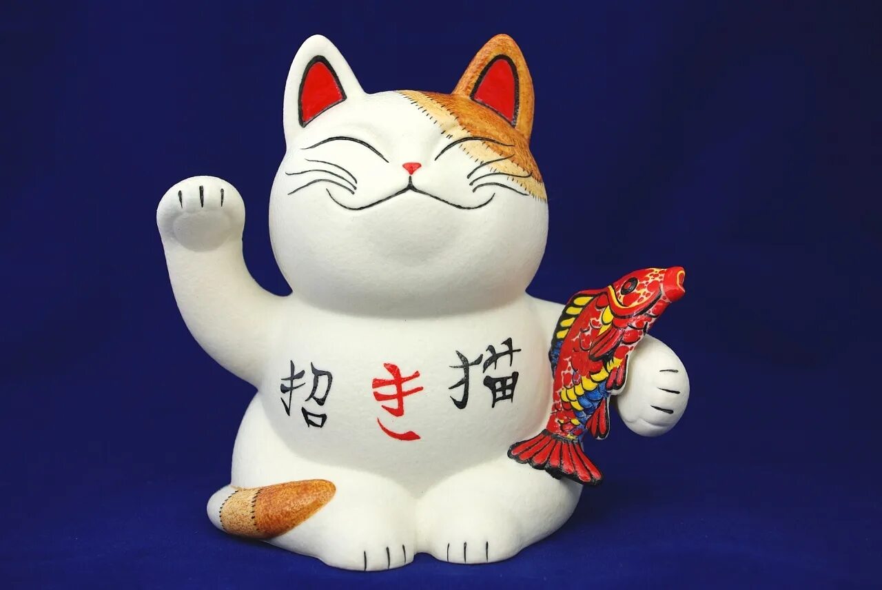 Как будет по китайски кошка. Манэки нэко китайская. Манэки нэко в Японии. Манэки-нэко символ удачи. Манэки нэко Китай арт.
