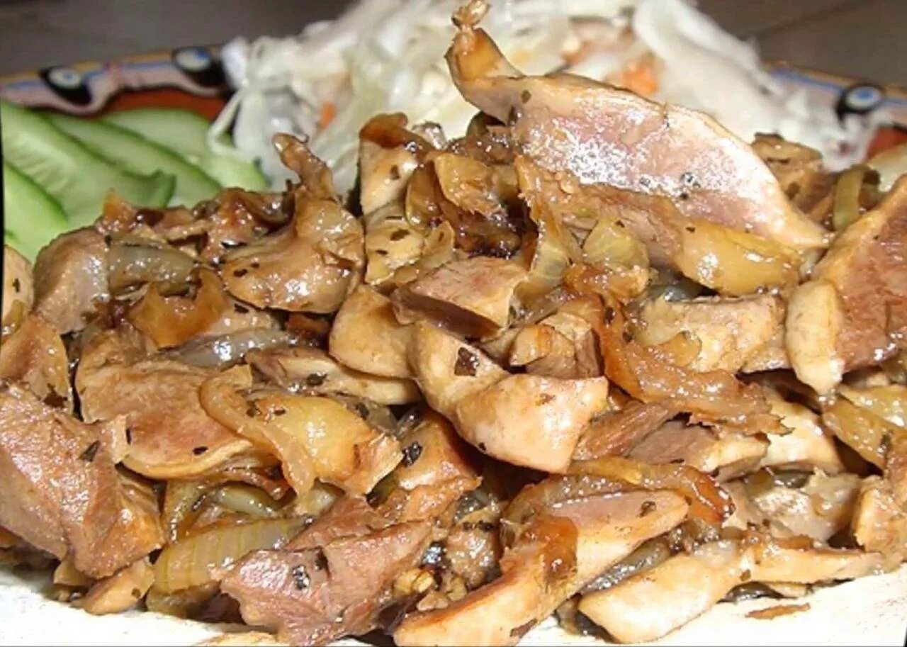 Как приготовить пупки куриные быстро. Блюда из куриных желудков. желудочки куриные жареные. пупочки куриные жареные. куриные желудки блюдо.