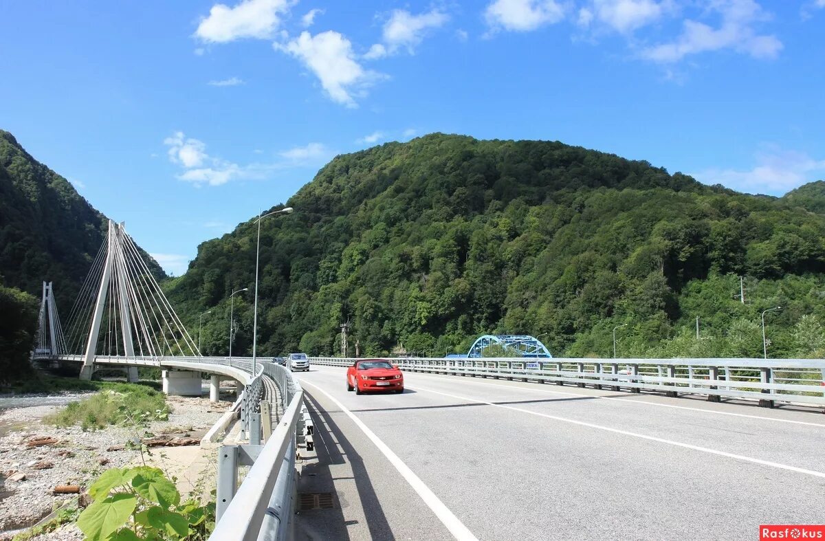 автомобиль красная поляна летом. роза хутор въезд. псоу красная поляна дорога. старополянская дорога. такси адлер красная поляна.