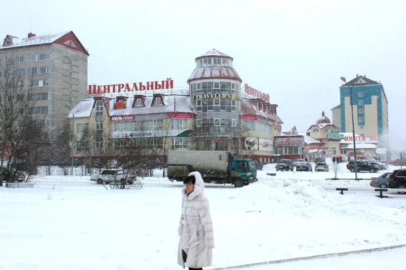 Центр город ноябрьск. Ноябрьск центр города. ТЦ Центральный Ноябрьск. Ноябрьсе центр Ноябрьск. Город Ноябрьск торговый комплекс Центральный.