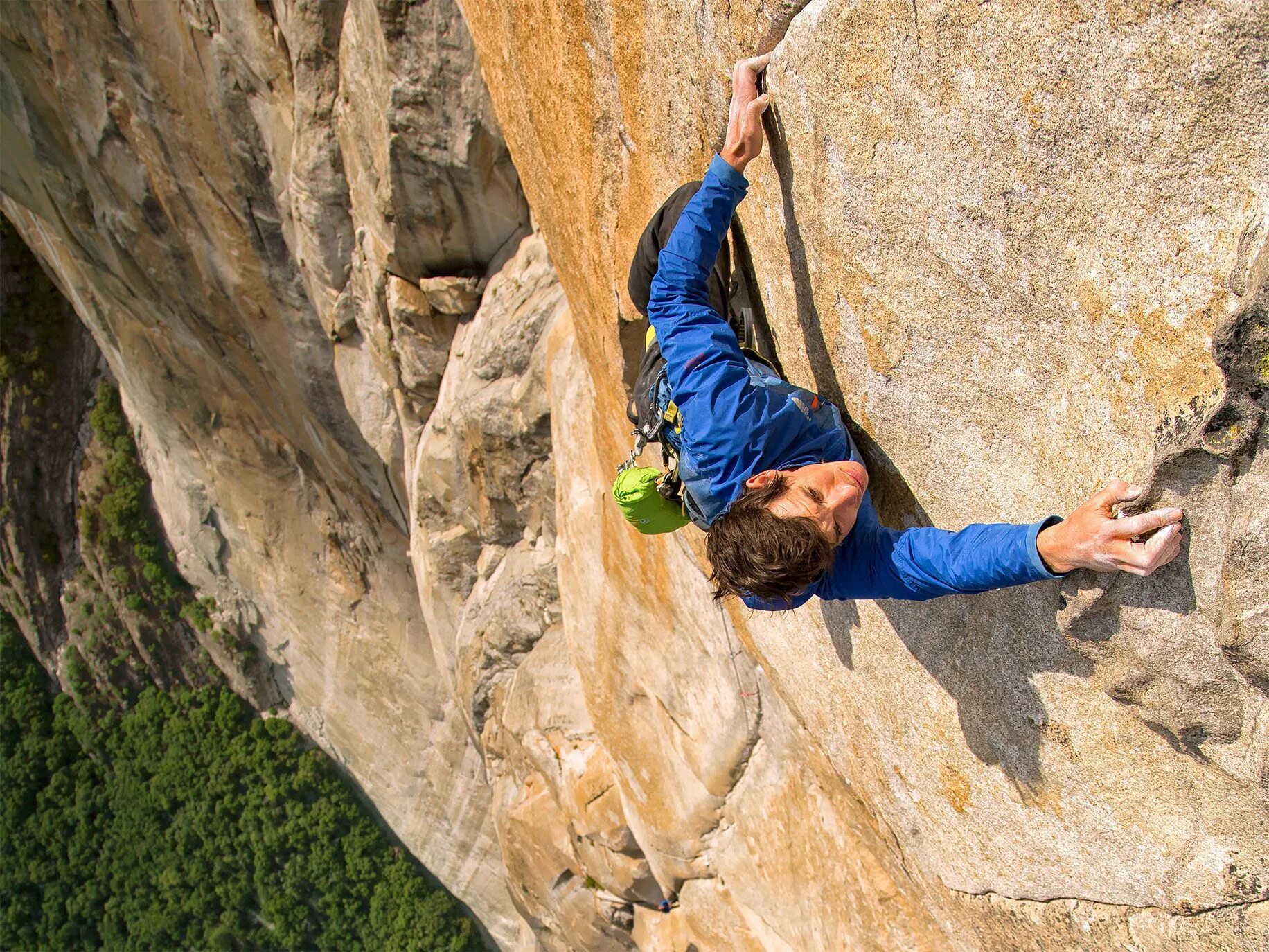 Climb up high. Алекс Хоннольд. Скалолаз Йосемити. Алекс Хоннольд лазание. Крупные скалолазы.