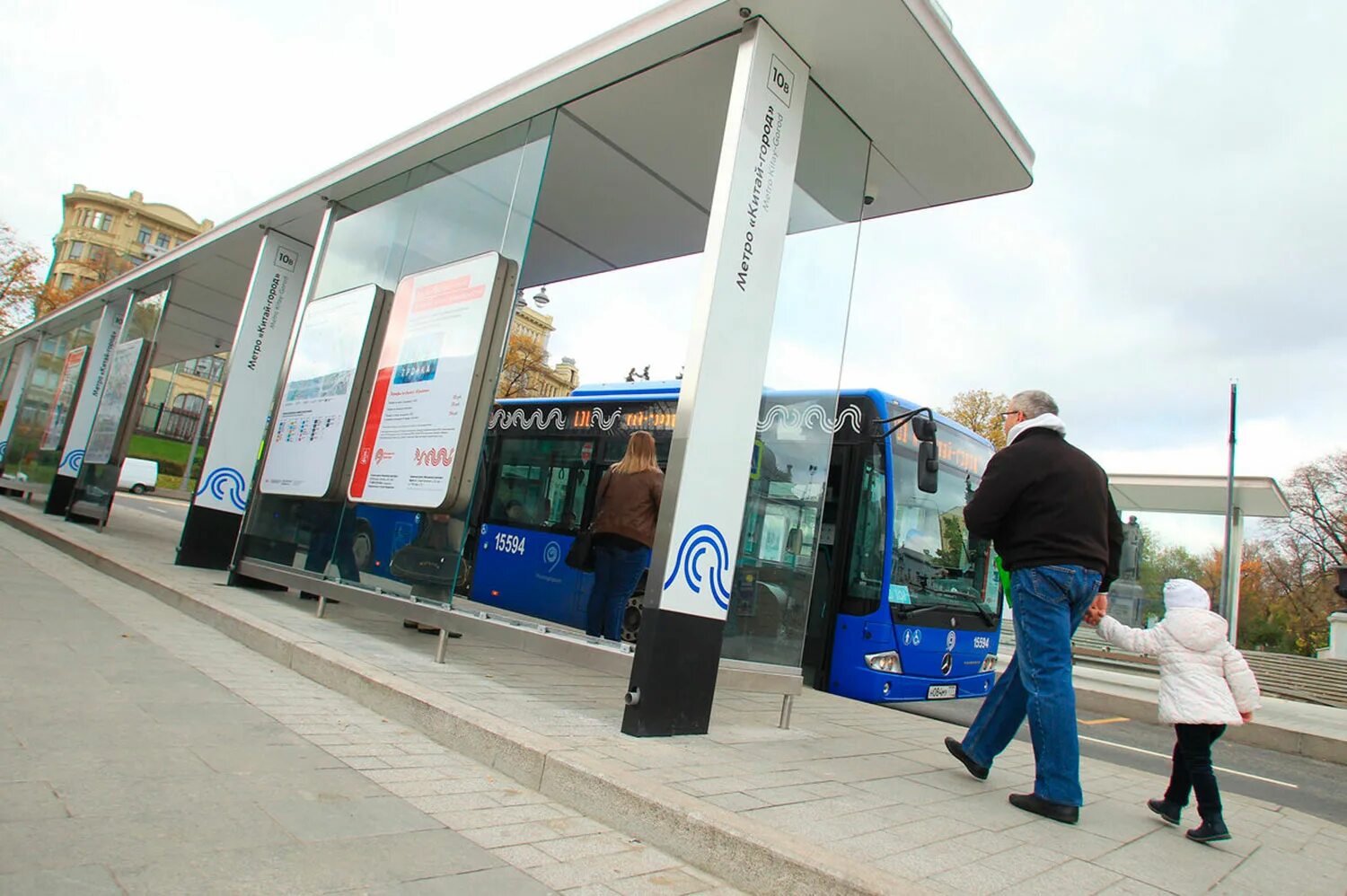 Остановка общественного транспорта Мосгортранс. Современные остановочные павильоны. Современные автобусные остановки. Остановки в Москве. Остановка автопарк