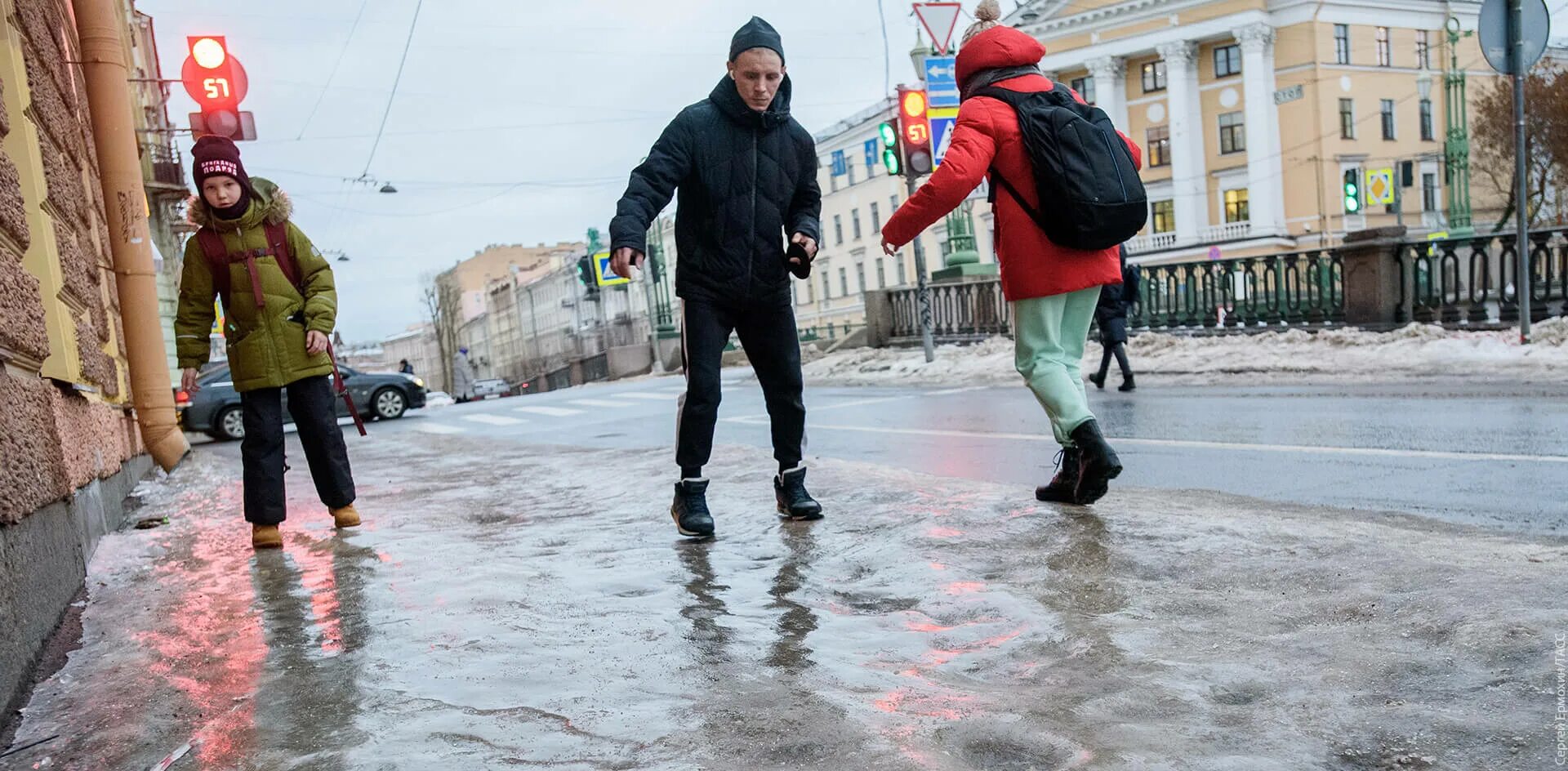 Гололед. Лед на улице. Гололед кто поет. Гололед архангельск. Коммунальщики гололед.