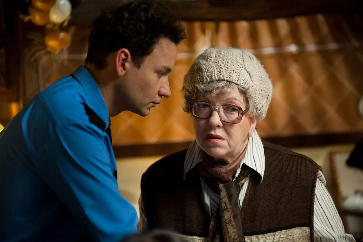 Нонна гришаева в фильме мужчина с гарантией. Henry cavill man of steel 2013. Movie man. Тони старк 2008. Джерард батлер гладиатор.