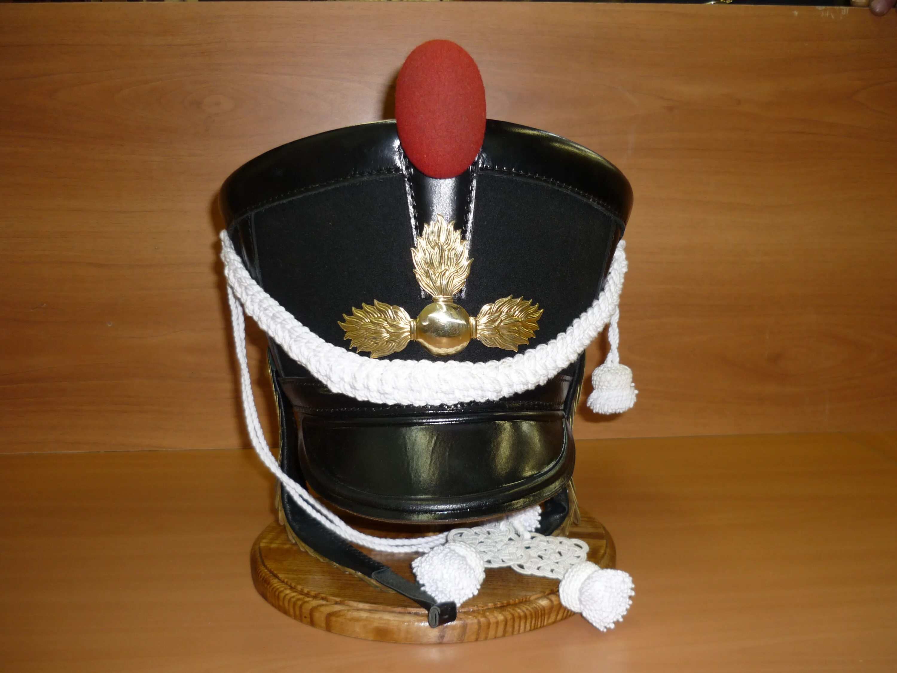 Гусар шляпа 1812. Выкройка кивера гусара из картона. Головной убор оловянного солдатика. Гусаргуссарский кивер. Кивер гусара 1812 года.