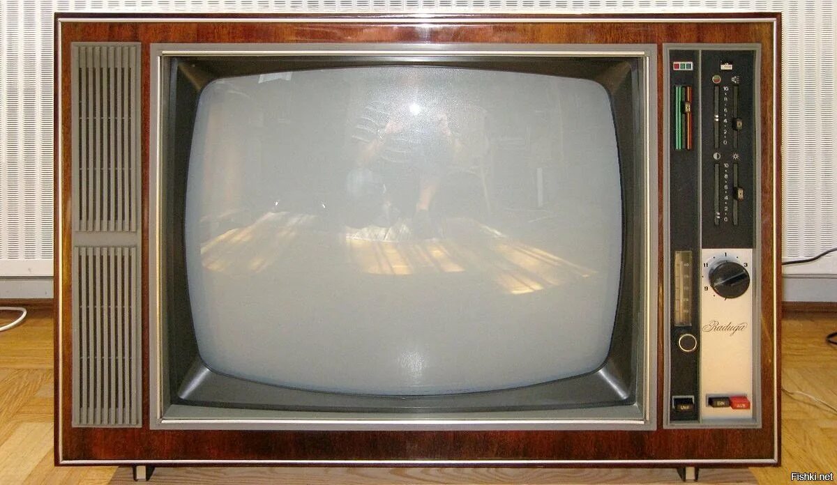 Советский цветной телевизор. Телевизор Рубин 716. Телевизор Рубин 704. Цветной телевизор Радуга 716д. Ламповый телевизор Радуга 716.