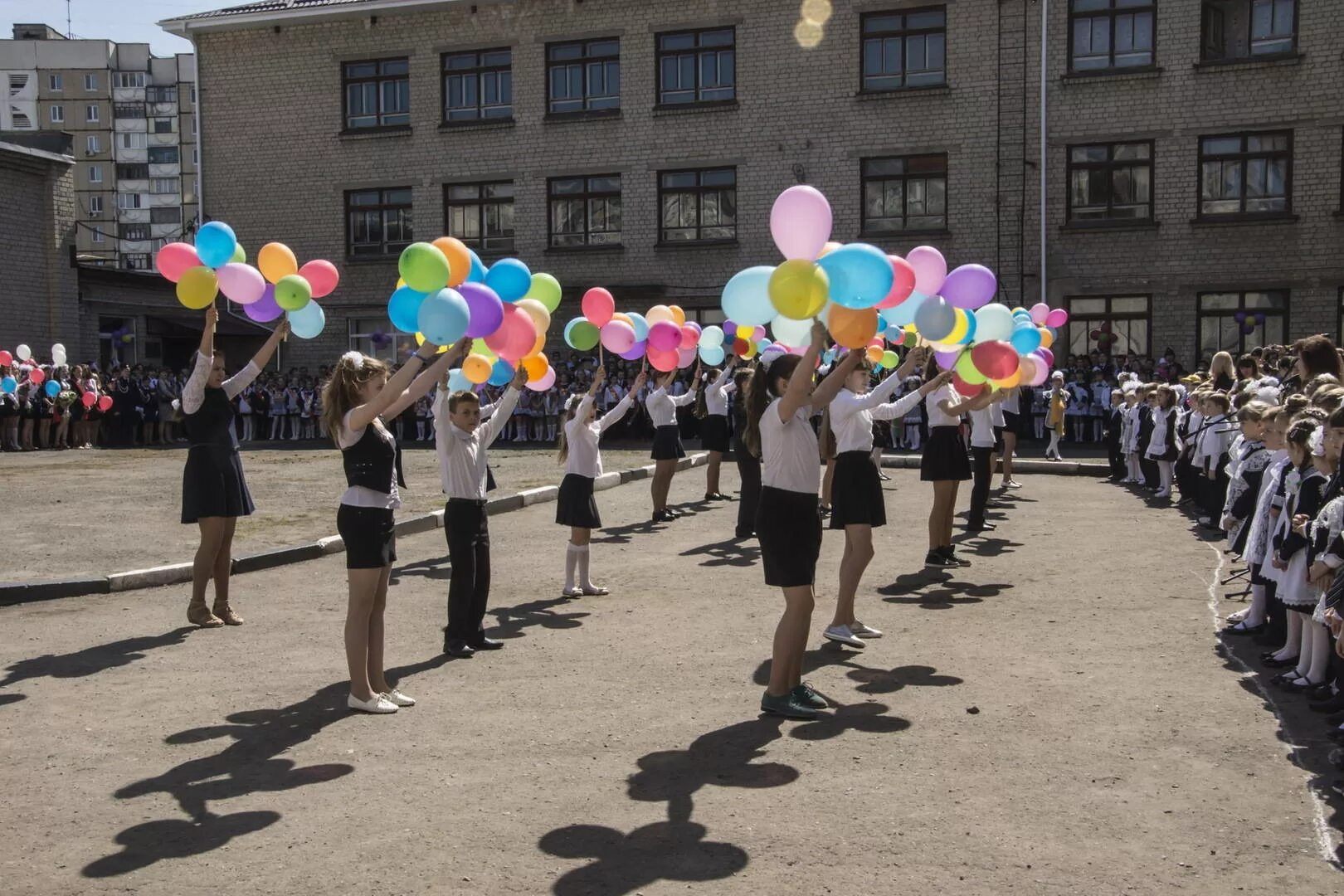 Учителя 21 школы белгород. Школа номер 21 белгород. Гимназия 21 белгород. Школа 21 белгород. Белгорода.