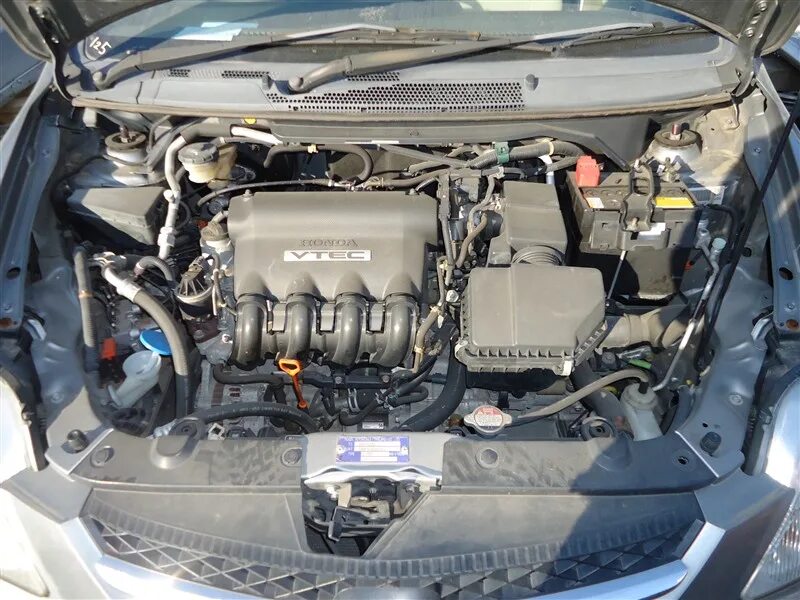 Хонда фит ария 2003 под капотом. Honda fit 2009 двигатель. Фит хонда 2003 подкапотка. Хонда фит 2009 двигатель. Двигатель хонда фит ария.