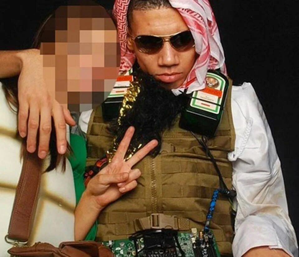 Мультяшный усама бин ладен. Шахидский пояс. Никаб террористки. Шахид террорист смертник. Шахид террорист смертник.