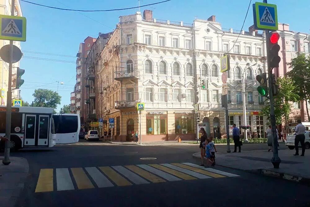 Ростов на дону б садовая. Ростов на дону улицы. садовая улица ростов. ростов центральная улица. центр ростова на дону.
