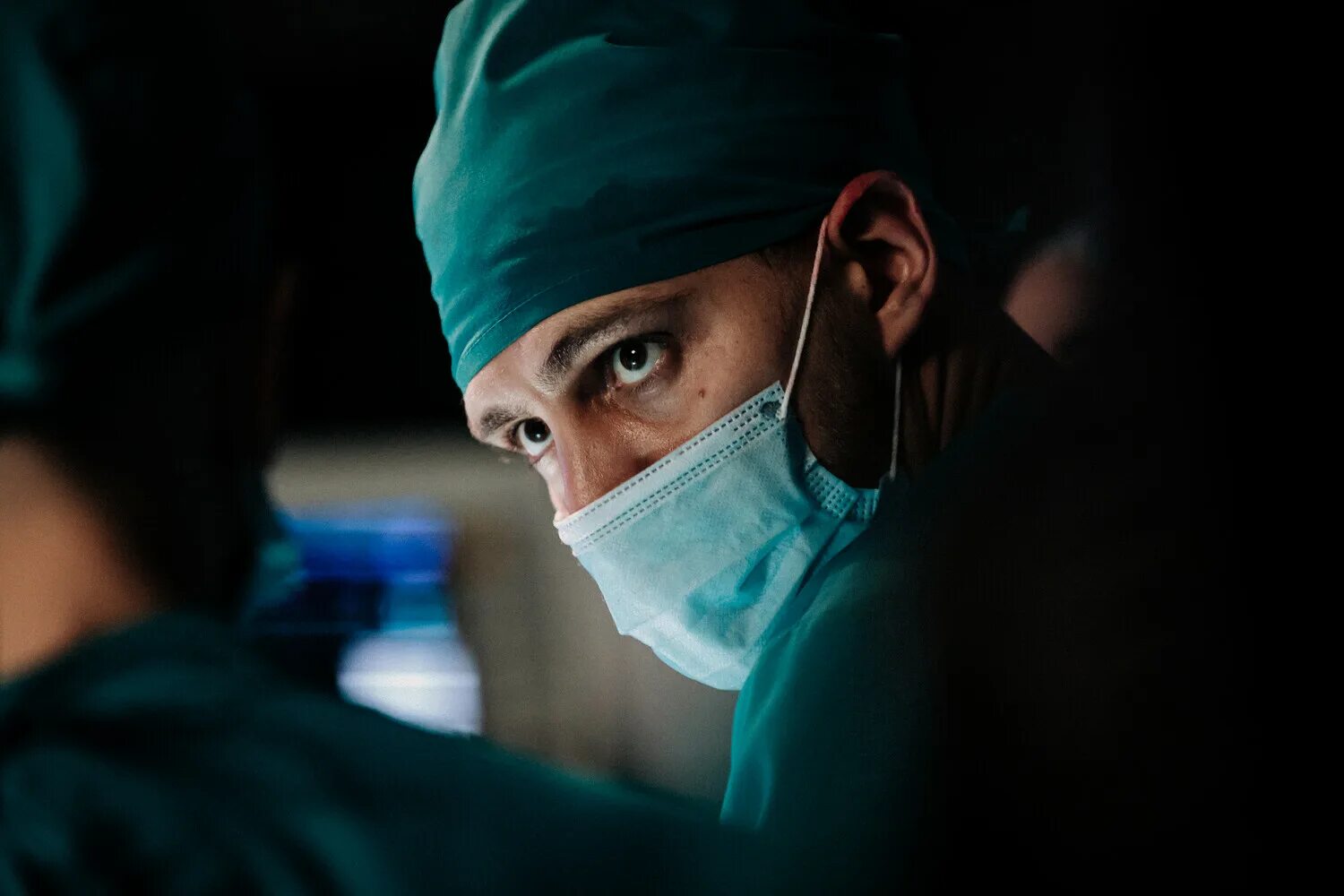 Фильм вызов 2023 клим шипенко. Фильм вызов снятый в космосе. Тревожный вызов фильм 2013. Вызов создатели. Вызов 911 фильм.