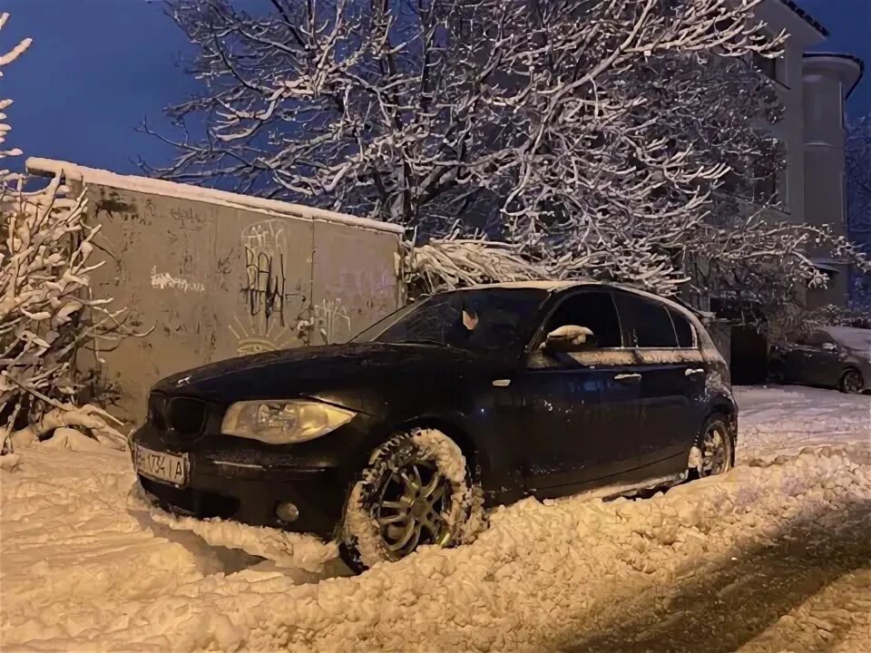 Зимние 325 пр. БМВ 325 зимой. БМВ зимой на даче. 152 Rus зима авто. BMW 116 на снегу 2011.