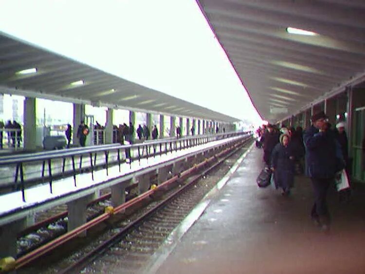 Выхино родники сегодня. Станция метро Выхино. Метро Выхино час пик. Метро Выхино в 2011г. Метро Выхино внутри.
