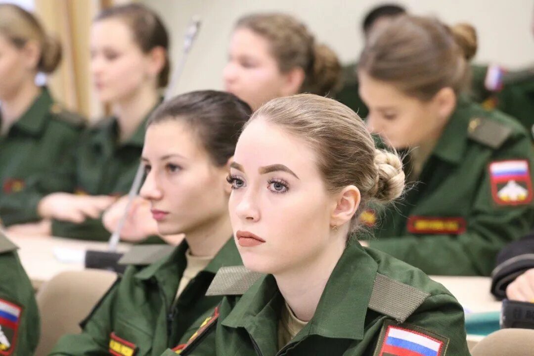 Курсантки вдв рязань. Женщины военнослужащие в россии. Поступить в военное девушке. Курсантки рввдку. Девушки курсанты.
