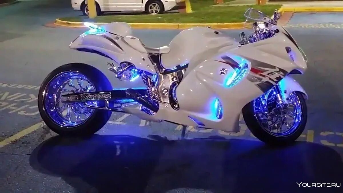 Мотоцикл светятся. Suzuki Hayabusa с подсветкой. Suzuki Hayabusa фиолетовый. Подсветка мото Сузуки Хаябуса. Фара Suzuki Hayabusa.