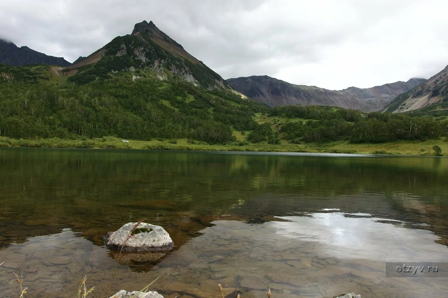Толмачева камчатка. Озеро тахколоч камчатка. толмачевское озеро на камчатке. вачкажец озеро камчатка. озеро толмачева камчатка.