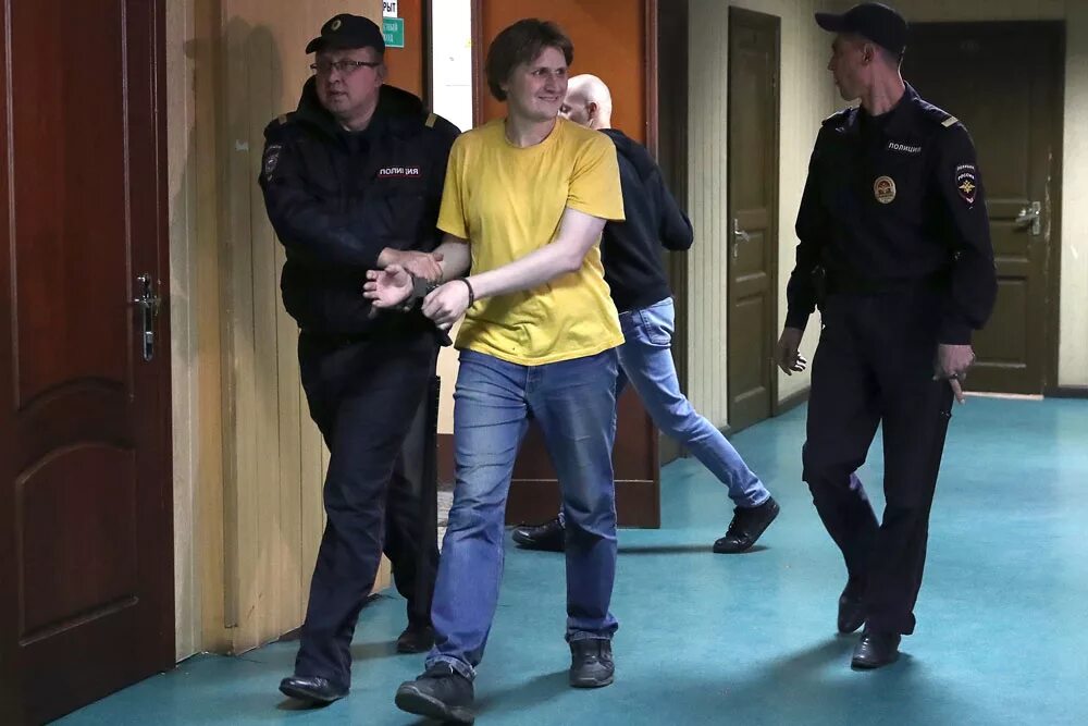За что посадили блогера. За что посадили блогера. За что посадили блогера. Edward bill блоггер. Блоггер синица.