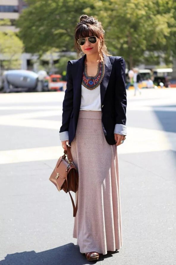 Длинная юбка с пиджаком. Жакет с длинной юбкой. Женский костюм с длинной юбкой. Жакет с длинной юбкой. Длинный пиджак с длинной юбкой.