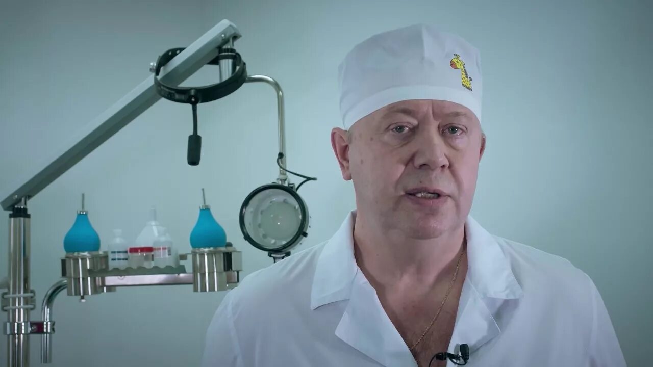 Врач отоларинголог где принимает. Доктор лор. шундриков лор врач. врач лор шахтарин. доктор зязюка лор врач.