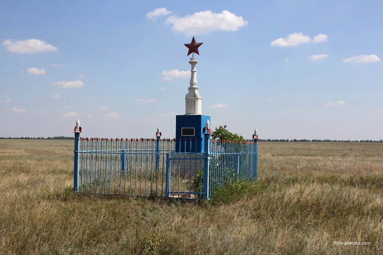 Зимовники фото. Лагунный Зимовниковский район. Зимовники Братская могила. Лагунный Хутор Зимовниковский район. Гашун (Ростовская область).