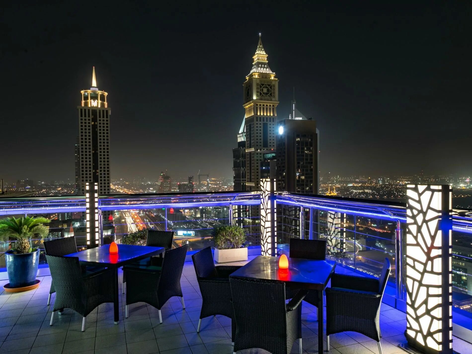 Ресторан с видом дубай. Бар Level 43 Дубай. Sky Lounge 43 Дубай. Ресторан Level 43 Sky Lounge Дубай. Level 43 Sky Lounge Dubai Дубай бар на крыше.