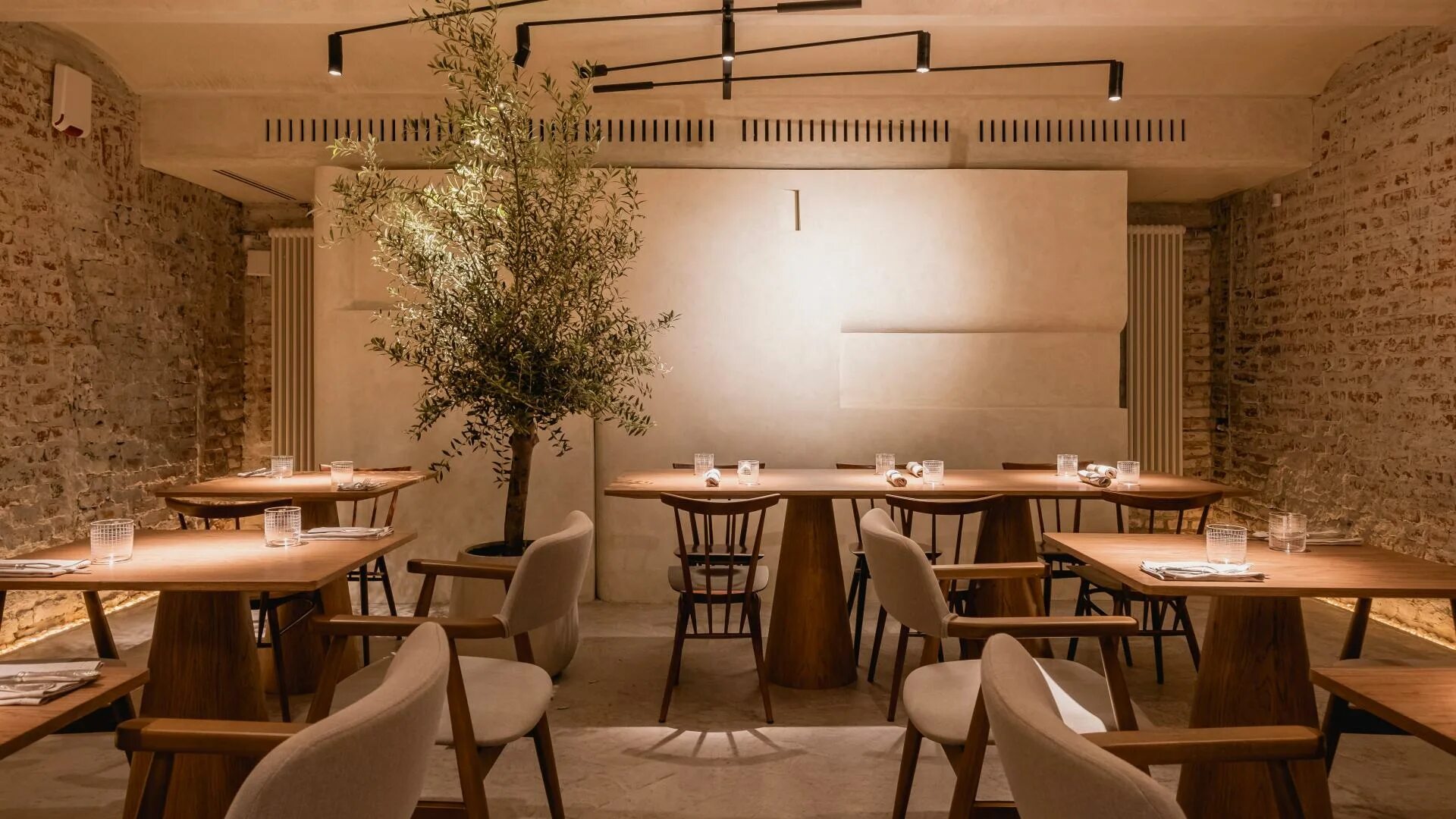 Усачева 26 ресторан сыроварня. Jinju bistro усачева. Jinju кофейня москва. Москва улица усачёва 26 сыроварня. Jinju bistro усачева.